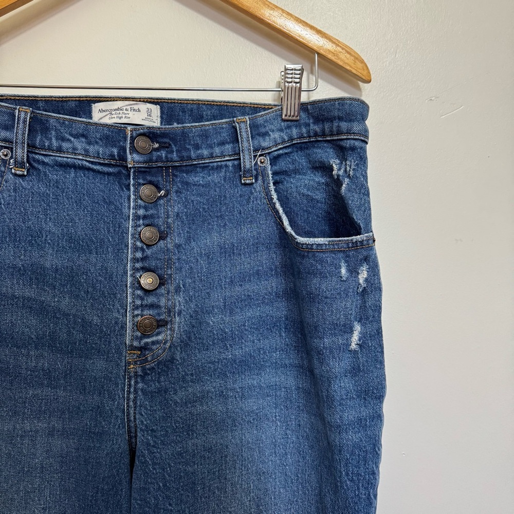 Abercrombie & Fitch The Kick Flare Ultra High-Rise Jean - Picture 5 of 9